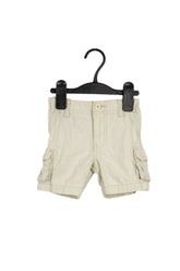Short beige con bolsillos laterales