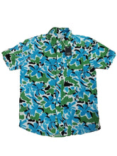 Camisa Cherokee floreada en tonos verde