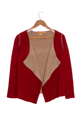 Capa Kuna vino interior beige 80% Baby alpaca. Líneas beige en las costuras laterales. Busto: 96 cm Largo:61 cm.