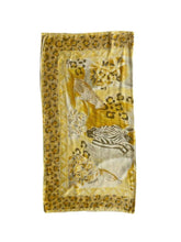 Pañuelo Escada amarillo animal print