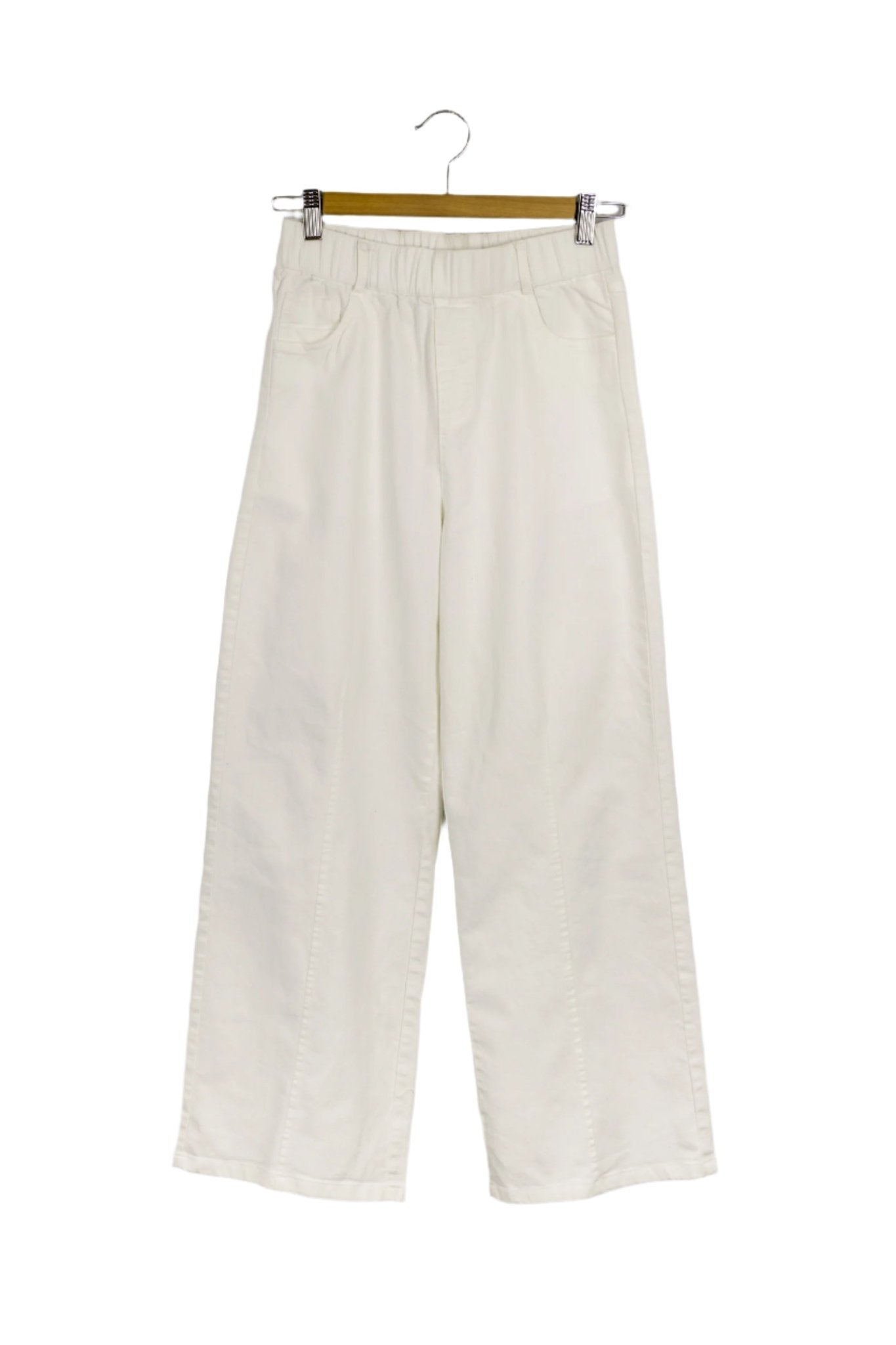 Pantalón blanco, cintura ajustada, tiro alto, talla 28.