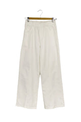 Pantalón blanco, cintura ajustada, tiro alto, talla 28.