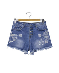 Hypnotic azul short con bordados florales.