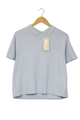 Chompita Addition celeste con cuello camisero en ambos lados