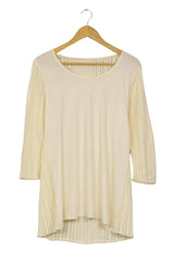 Chompa crema calada con delantero tipo polo