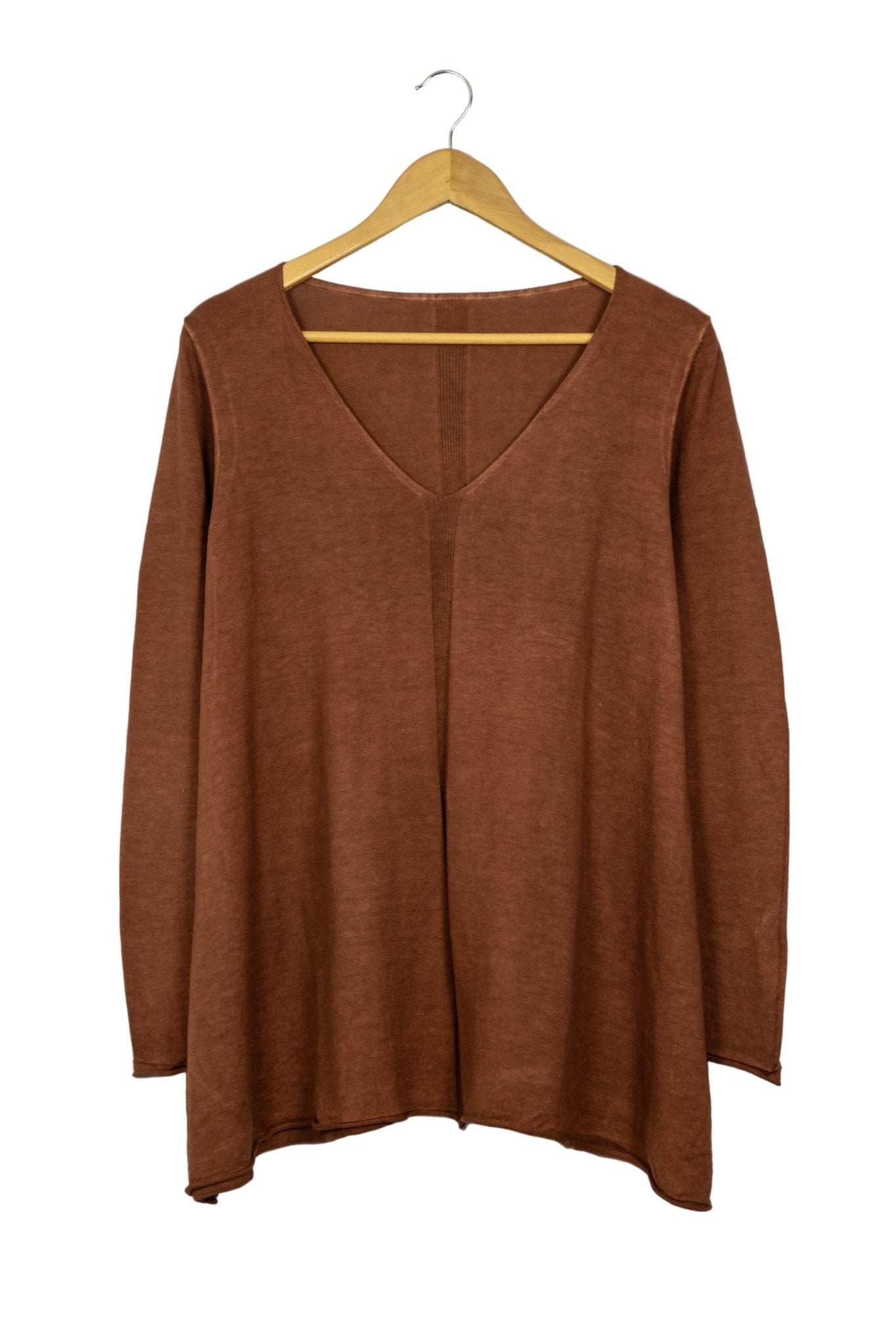 Chompitatono ladrillo cuello V de algodón y baby alpaca