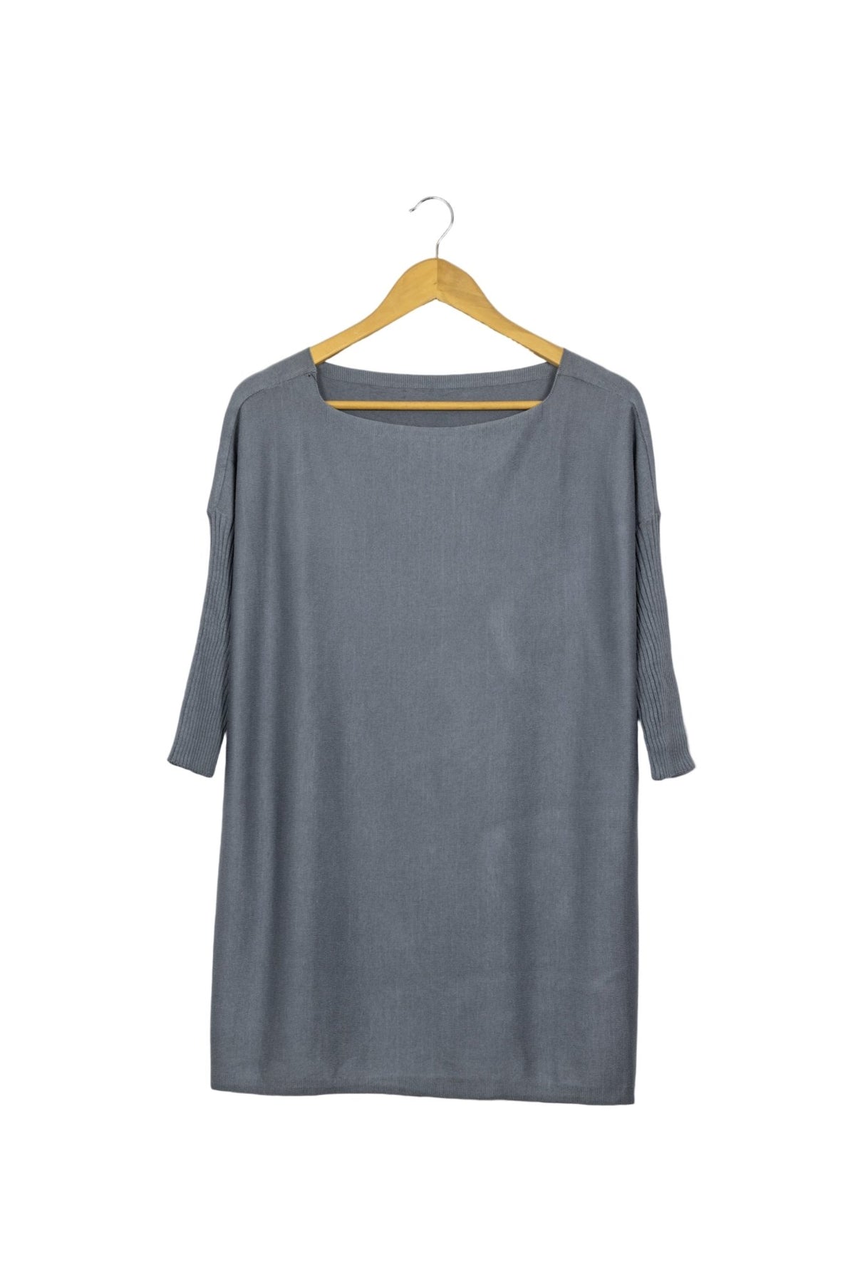 Chompita tono acero, ancha con mangas canalé