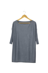 Chompita tono acero, ancha con mangas canalé