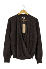 Chompa cruzada Grune Erde plomo gris