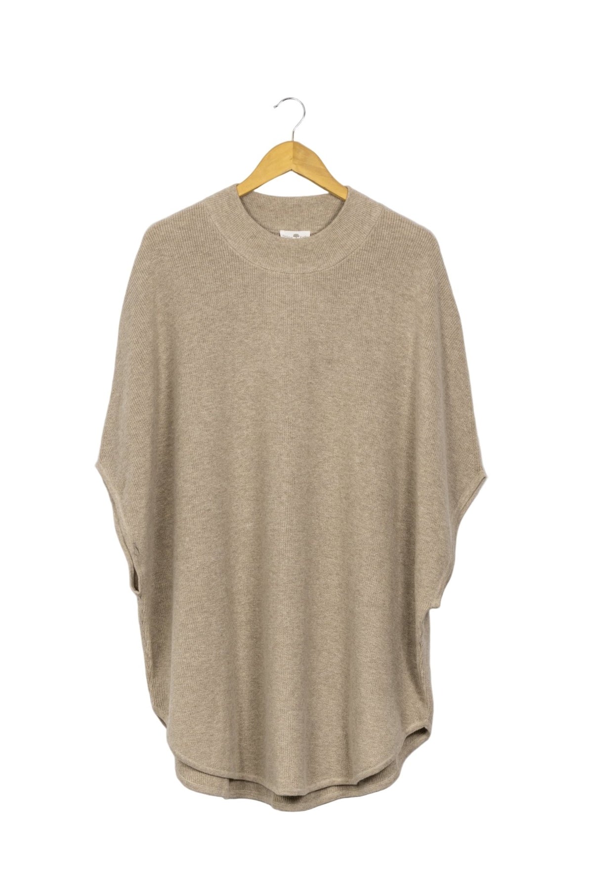 Chompa poncho tono arena