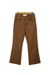 Pantalón Moixx marrón de vestiro tiro alto recto con botones a modo de cinturon de lado.