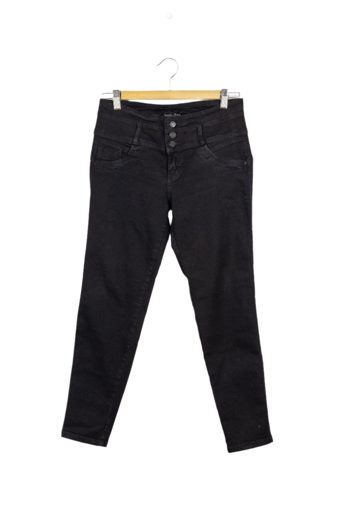 Jean Mossimo negro skinny con tres botones en frente.