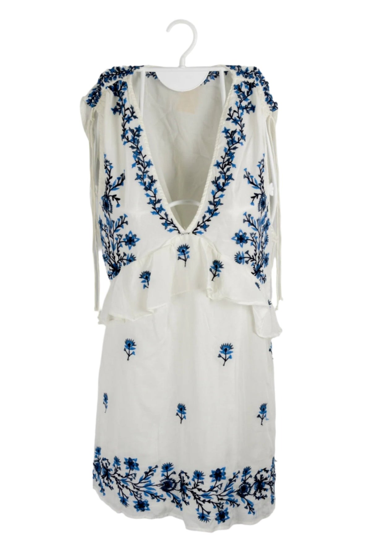 Polivestido Zara Trafaluc blanco con flores bordadas azules, manga cero y cuello V, vuelos bajo el busto y tiras colgando de hombros