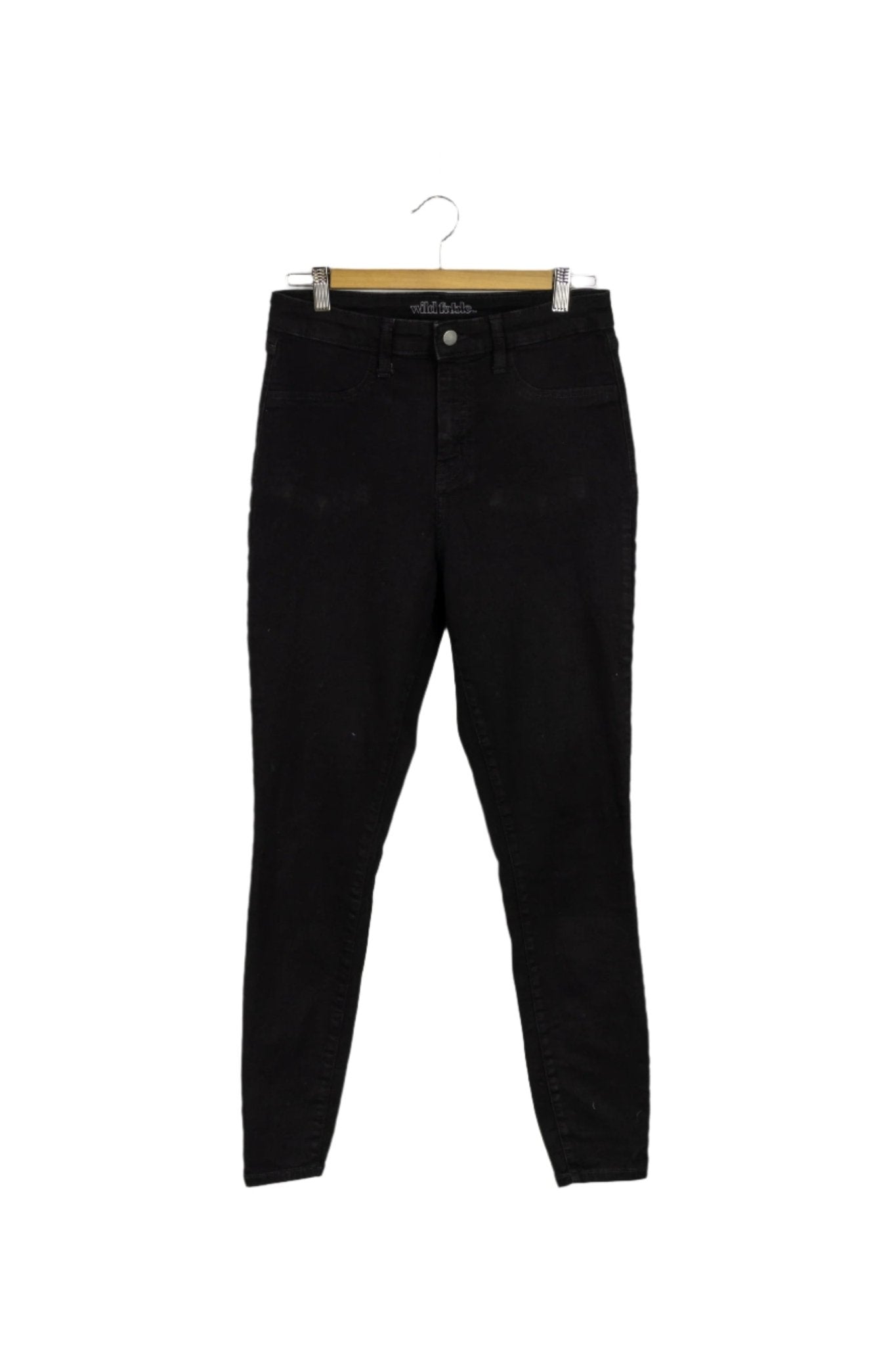 Jean Wild Fable negro skinny, tiro alto, bolsillos delanteros de decoración.