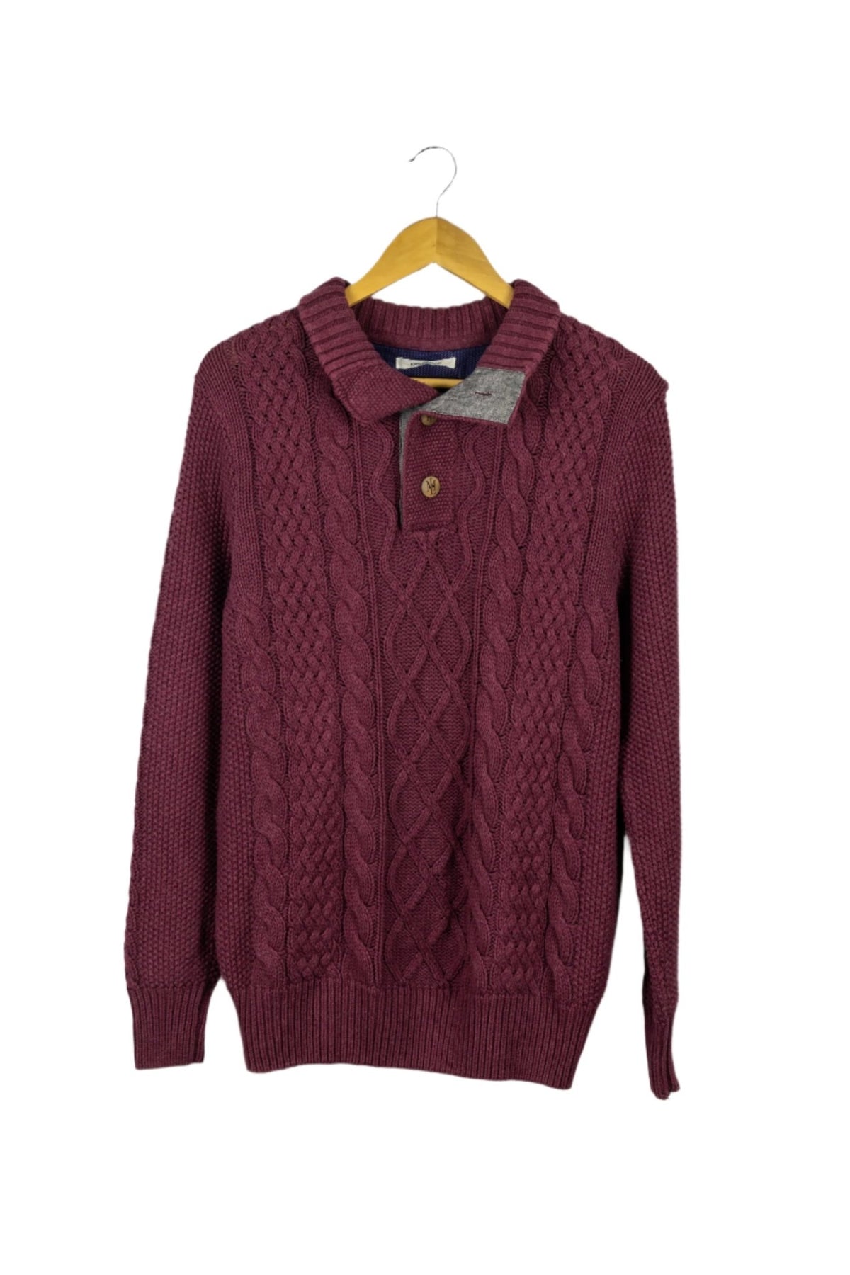 Chompa La Martina guinda con tejido de cadenetas.