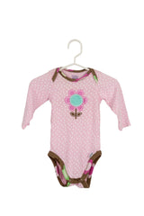 Body Gerber rosado 3 meses con flor en el pecho.