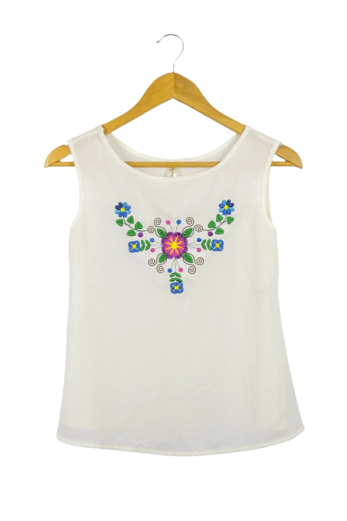 YAYA blusa de gasa blanca, manga cero, bordado de flores en pecho.