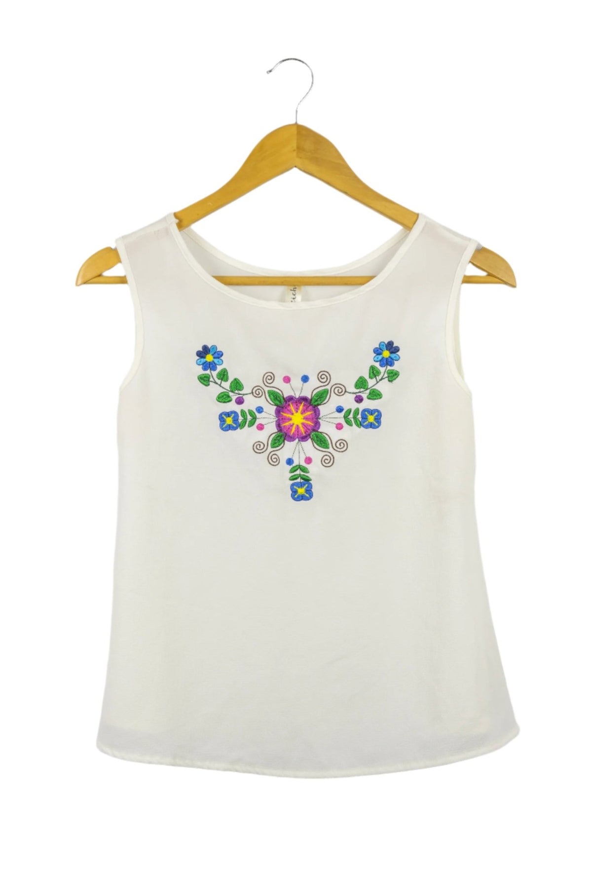 YAYA blusa de gasa blanca, manga cero, bordado de flores en pecho.