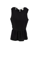 Blusa negra con vuelo en la cintura