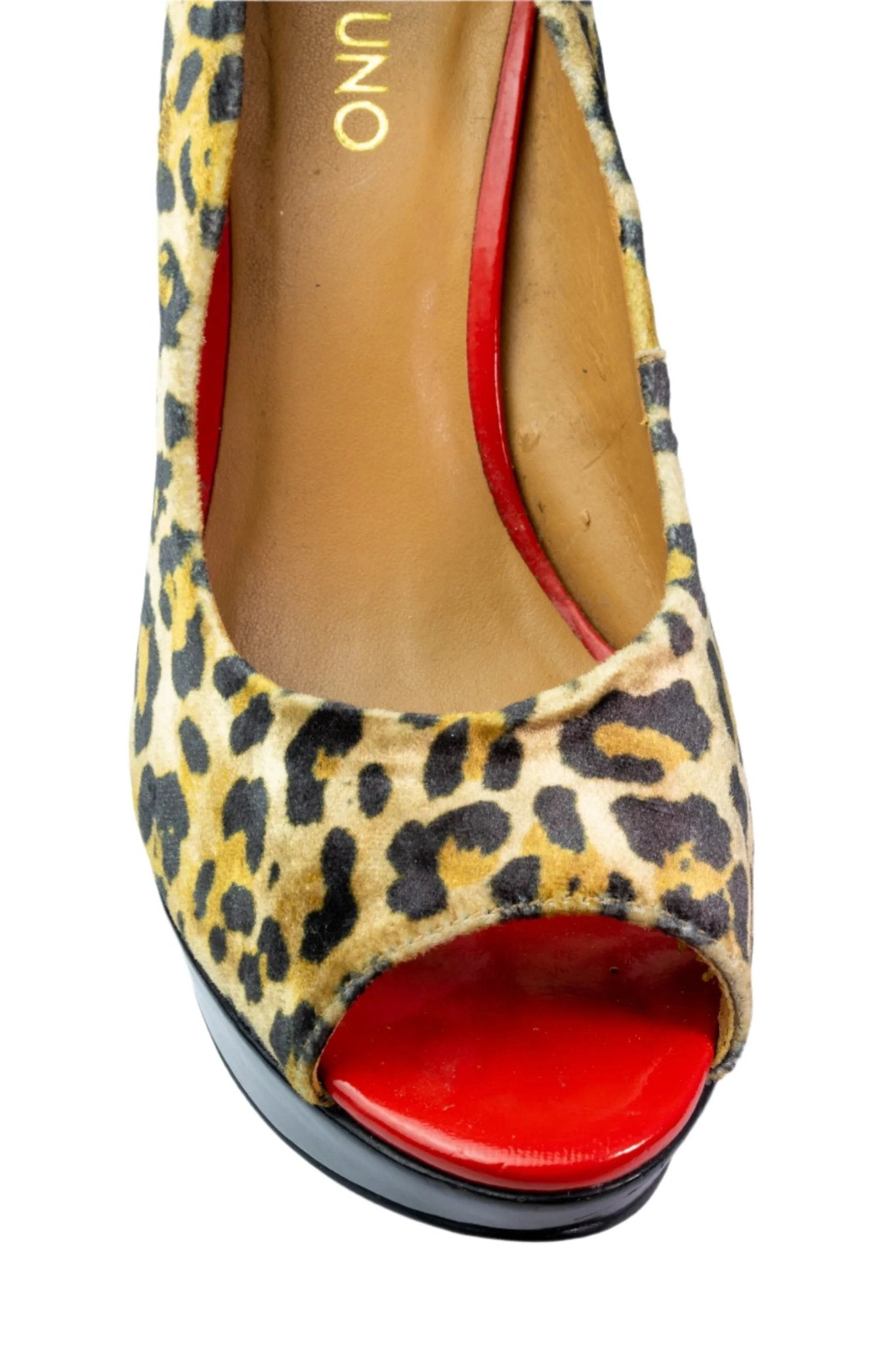Zapatos de taco Via Uno animal print leopardo con planta roja y negra